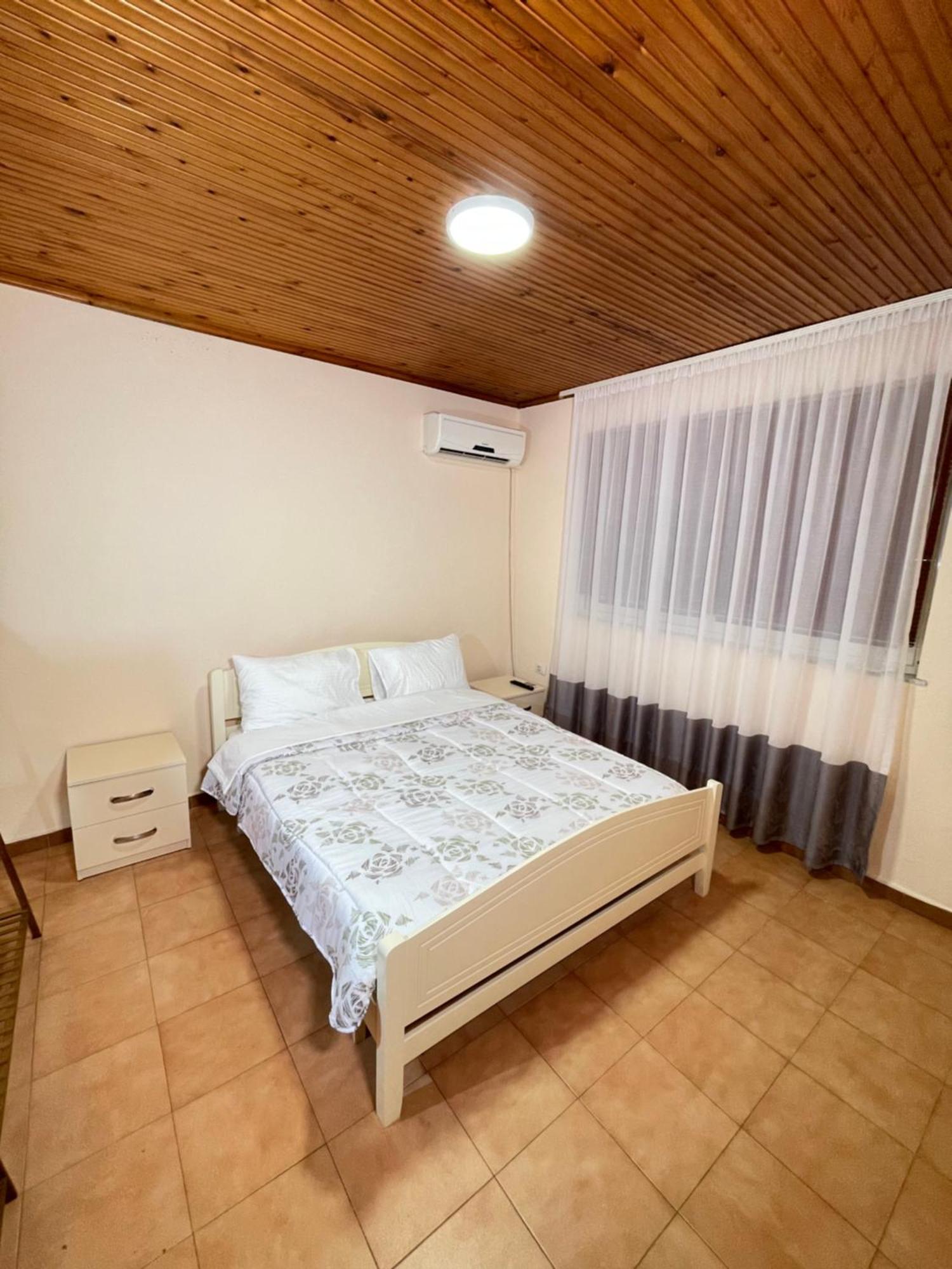Shkodra Guest House & Trips Экстерьер фото