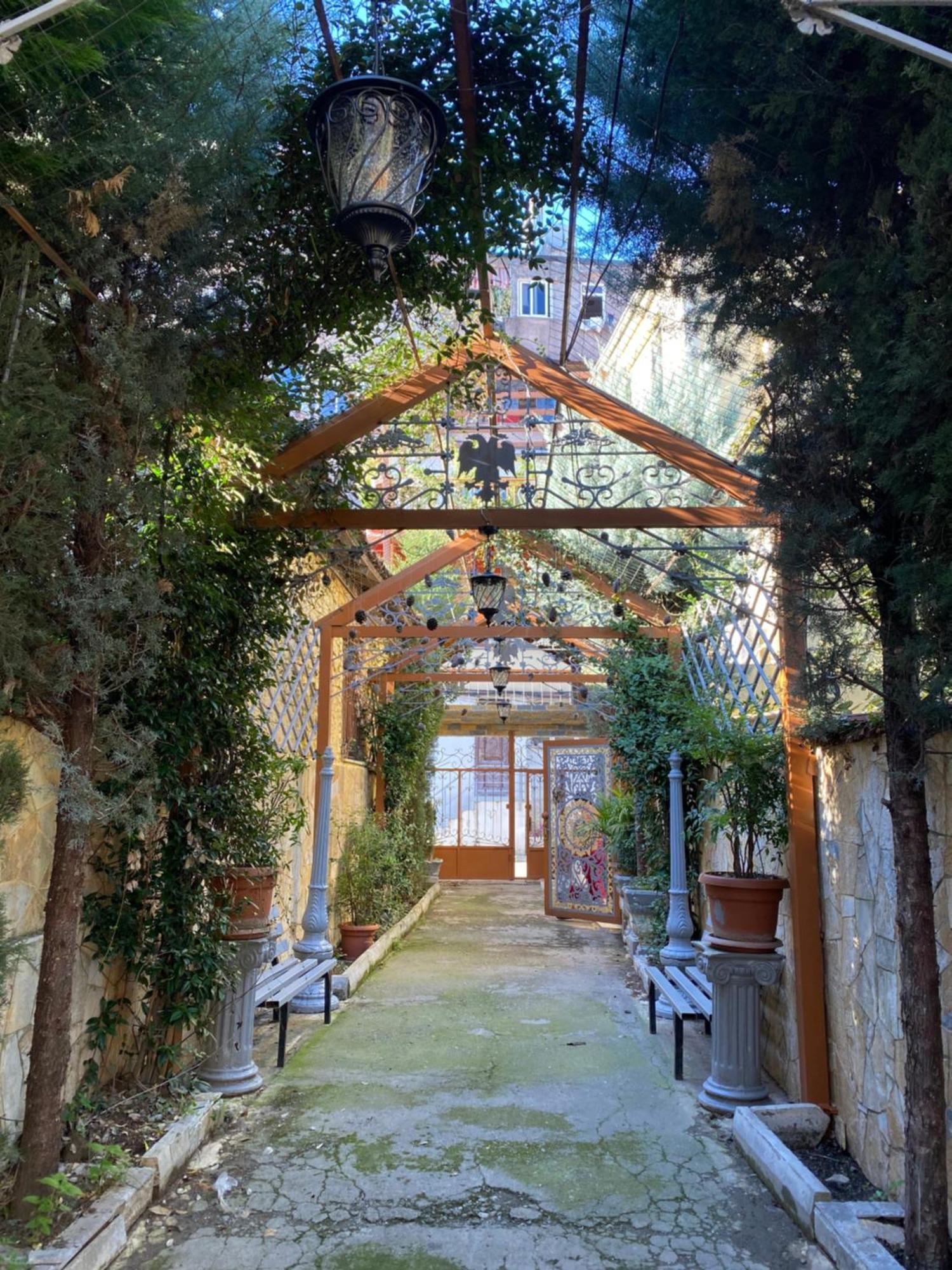 Shkodra Guest House & Trips Экстерьер фото