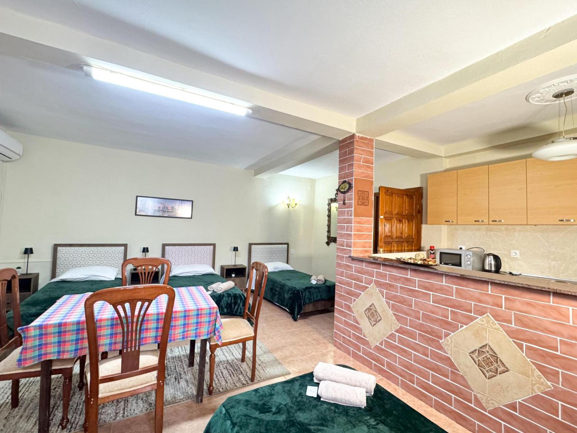 Shkodra Guest House & Trips Экстерьер фото
